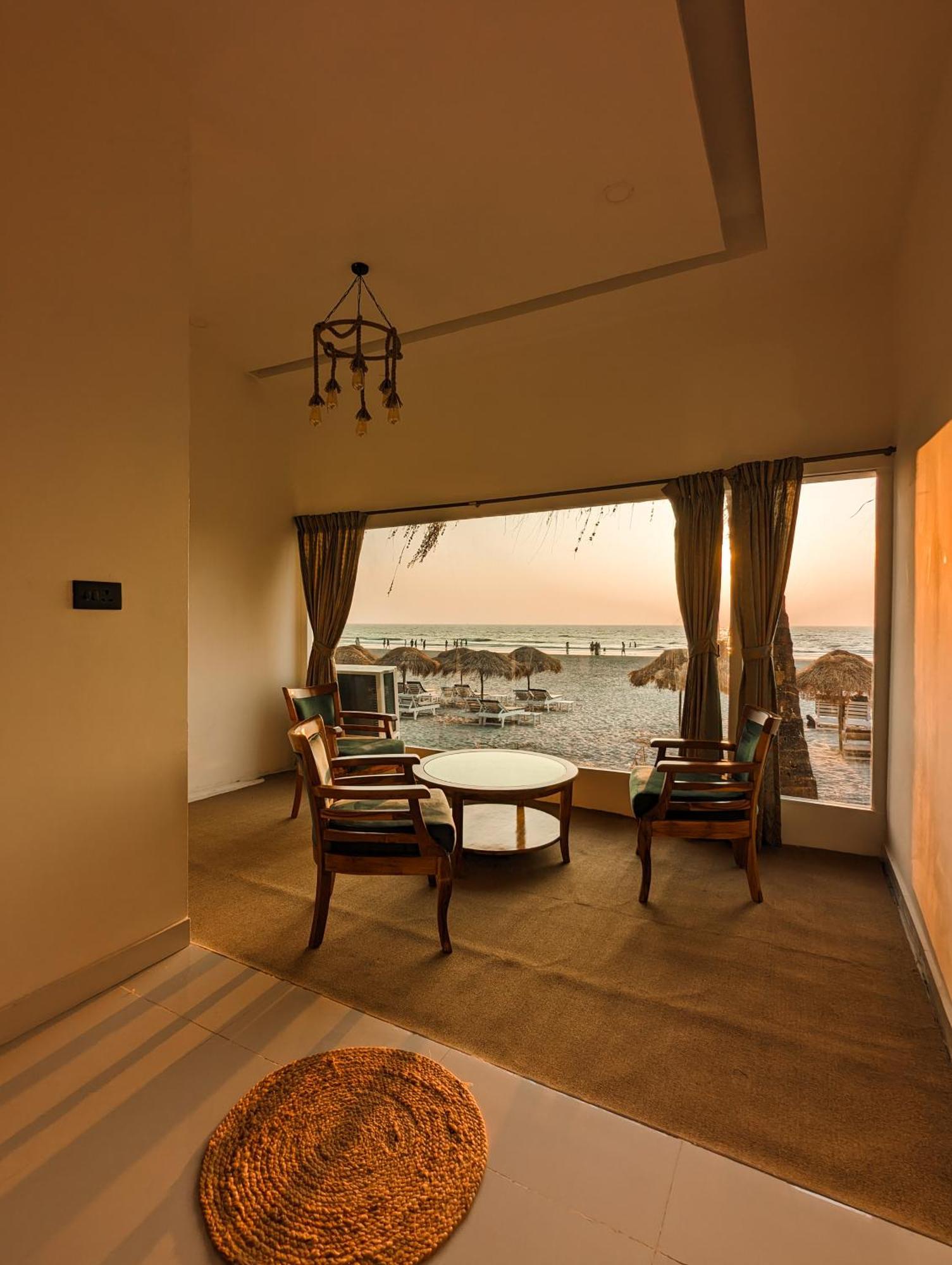 Aqua Beach Stays Ashwem 만드렘 외부 사진