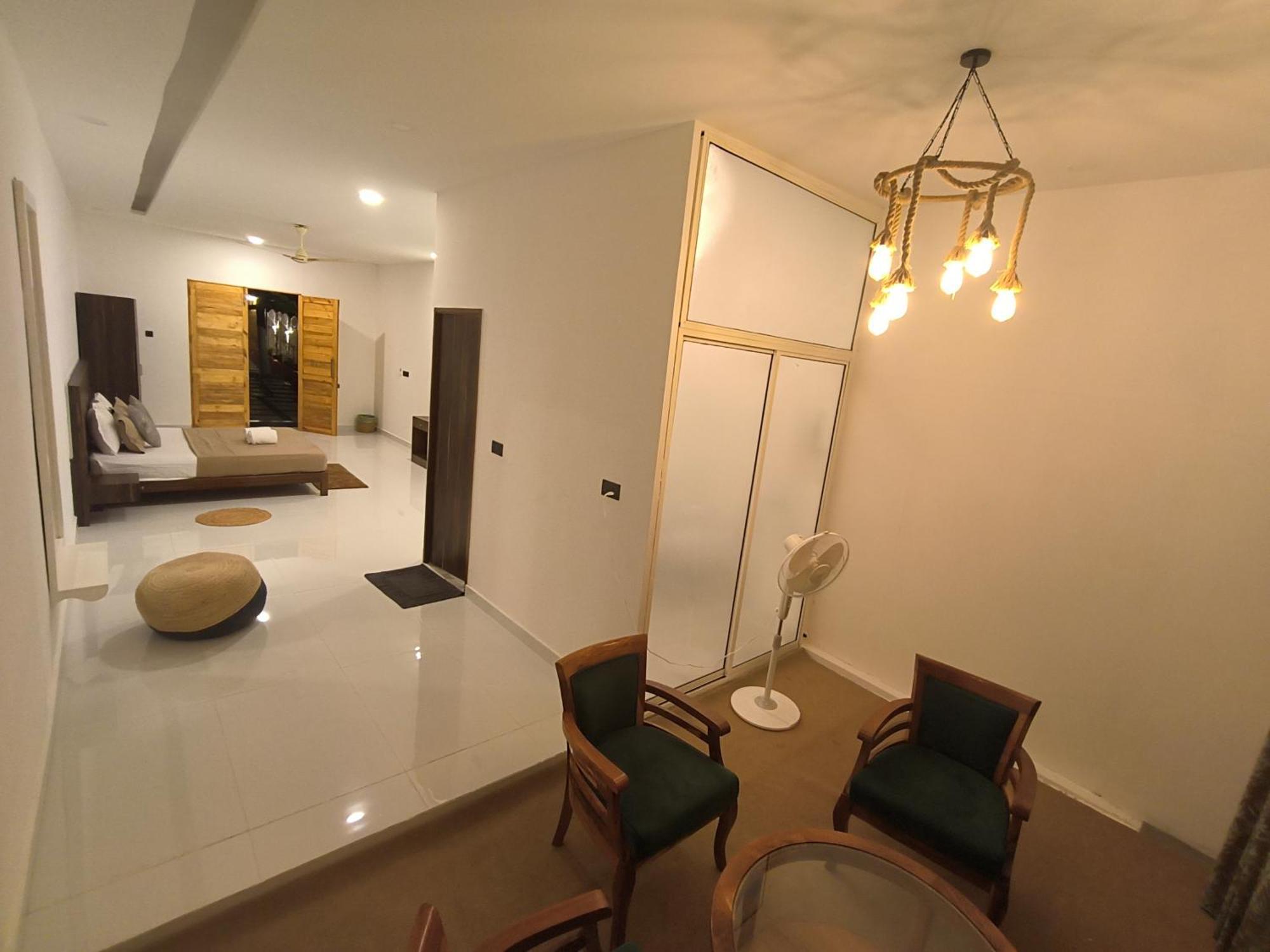 Aqua Beach Stays Ashwem 만드렘 외부 사진
