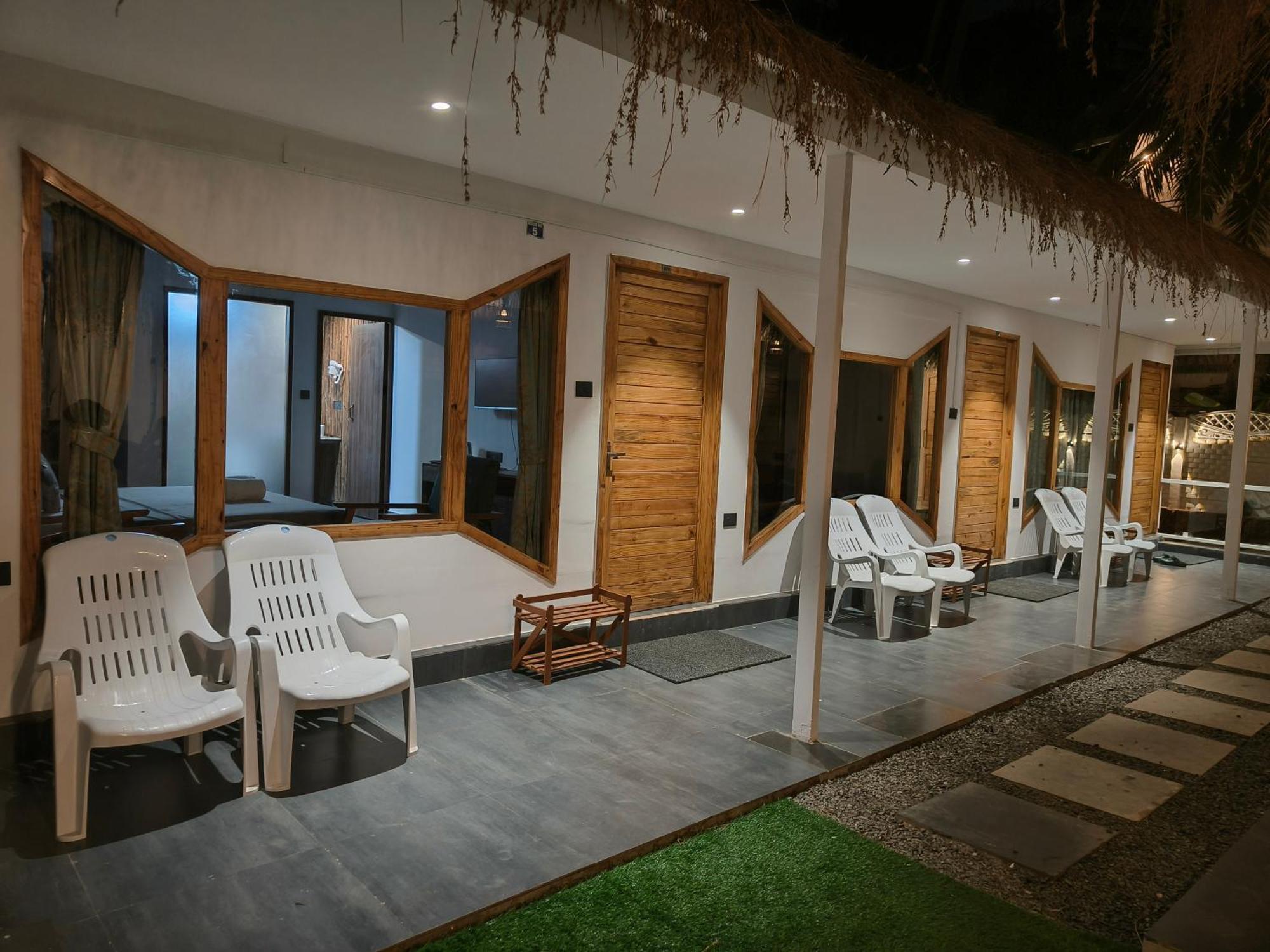 Aqua Beach Stays Ashwem 만드렘 외부 사진