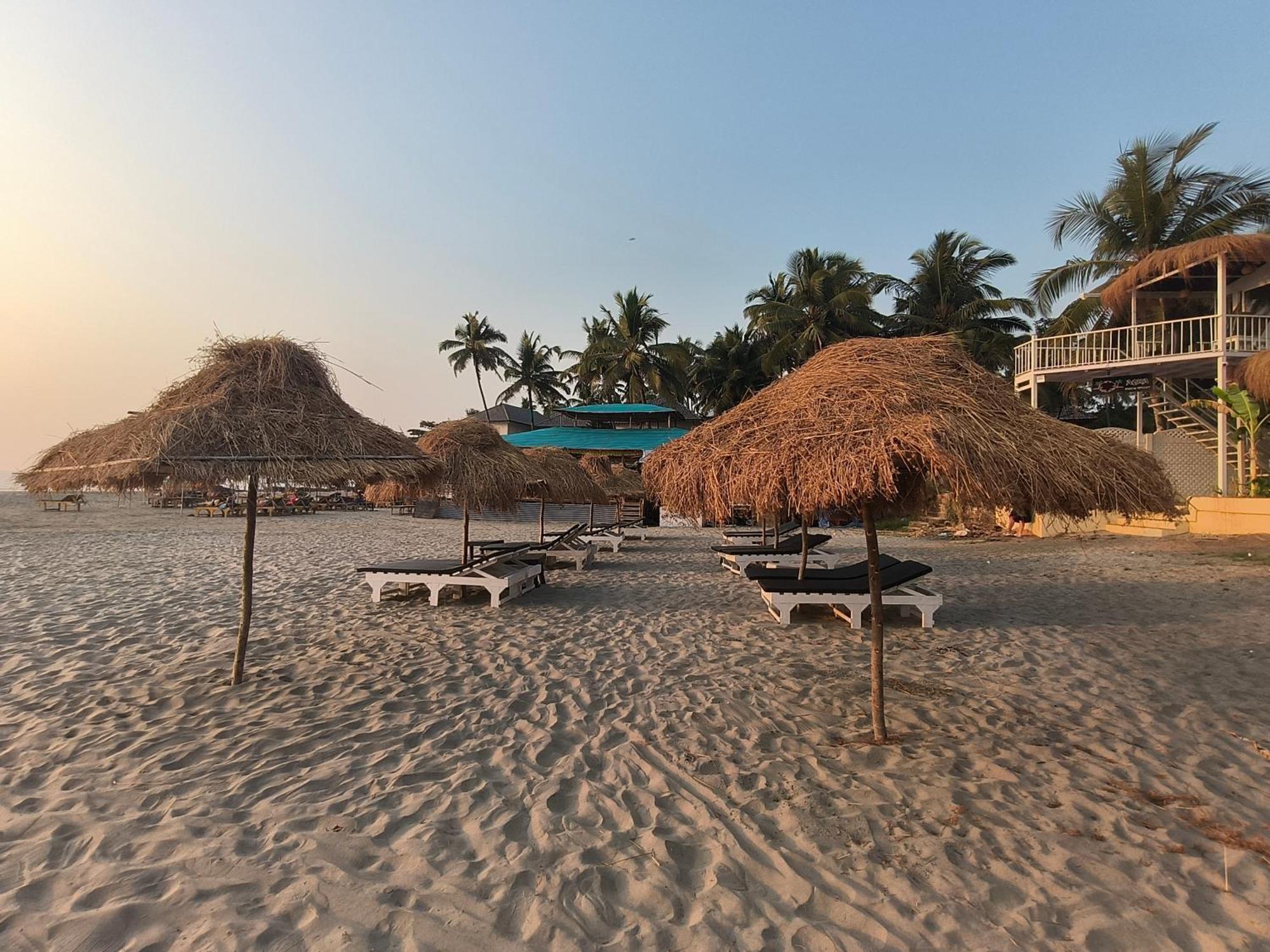 Aqua Beach Stays Ashwem 만드렘 외부 사진