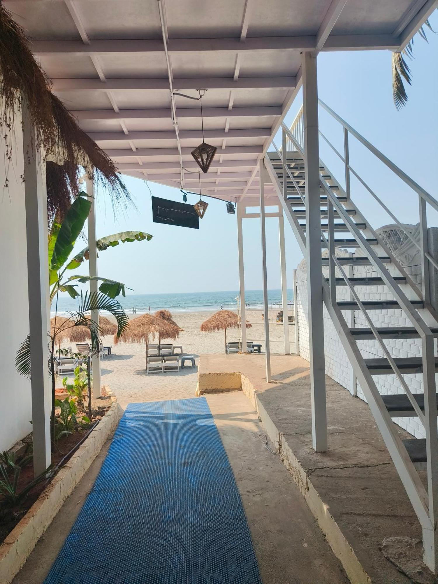 Aqua Beach Stays Ashwem 만드렘 외부 사진