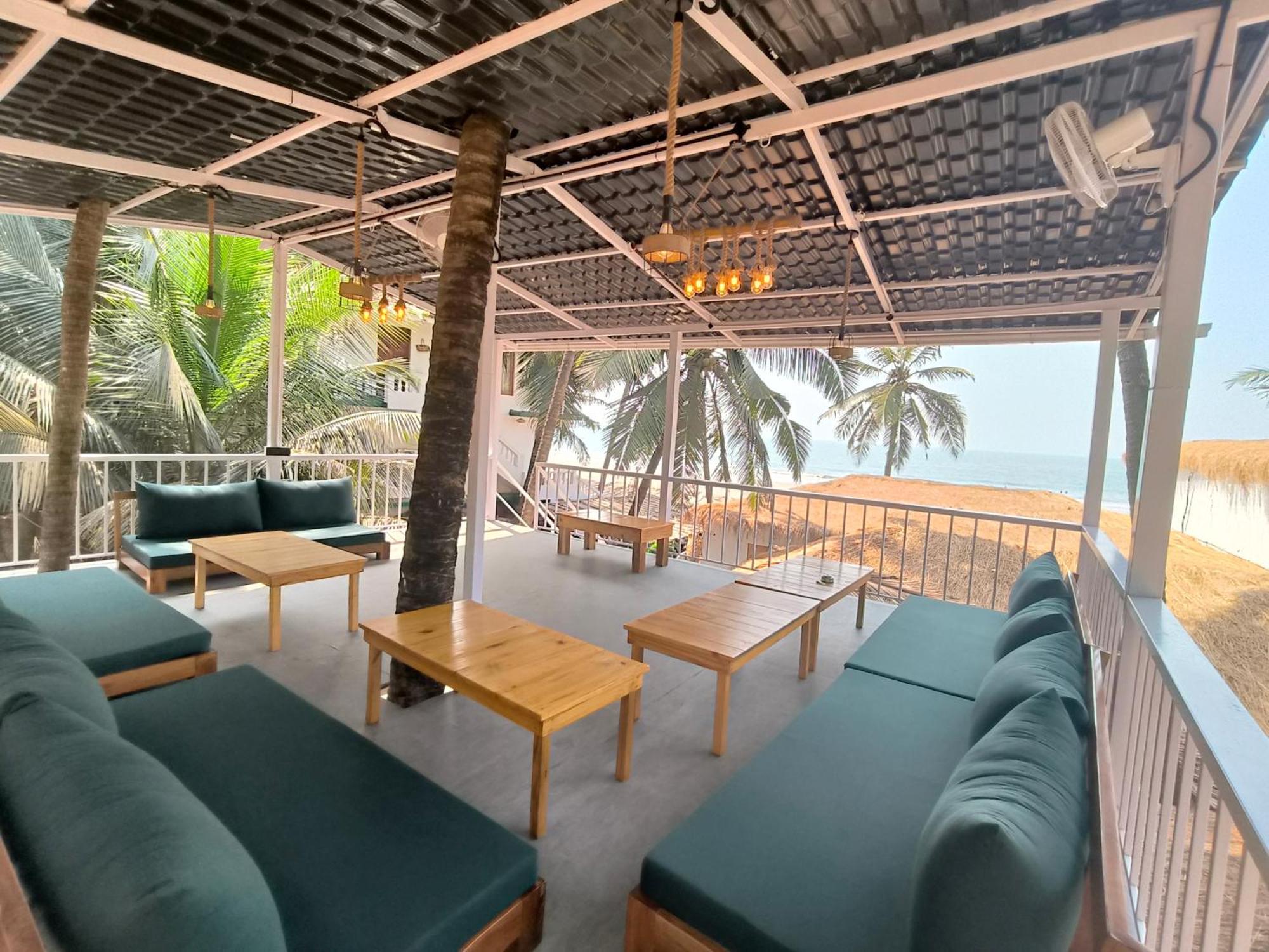 Aqua Beach Stays Ashwem 만드렘 외부 사진