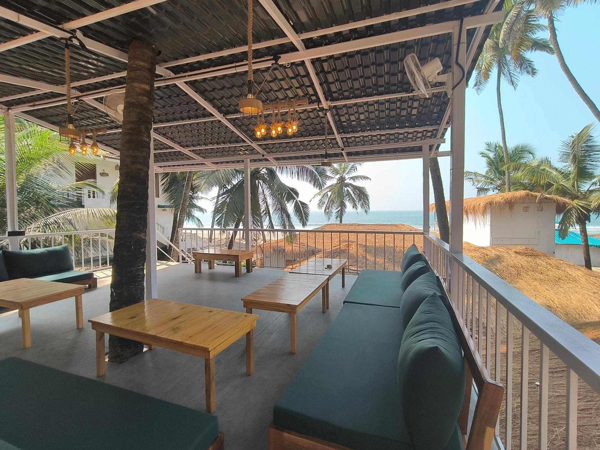 Aqua Beach Stays Ashwem 만드렘 외부 사진