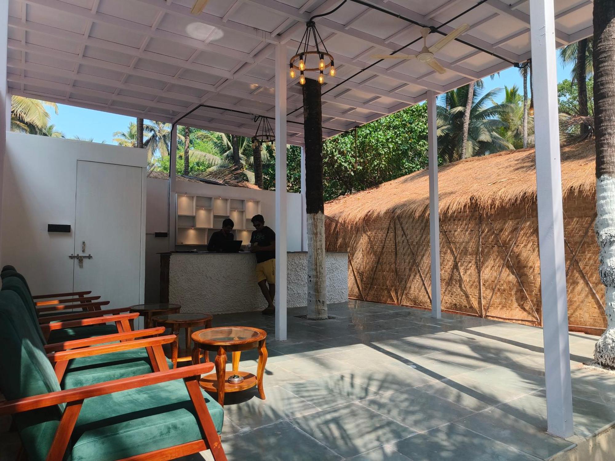Aqua Beach Stays Ashwem 만드렘 외부 사진