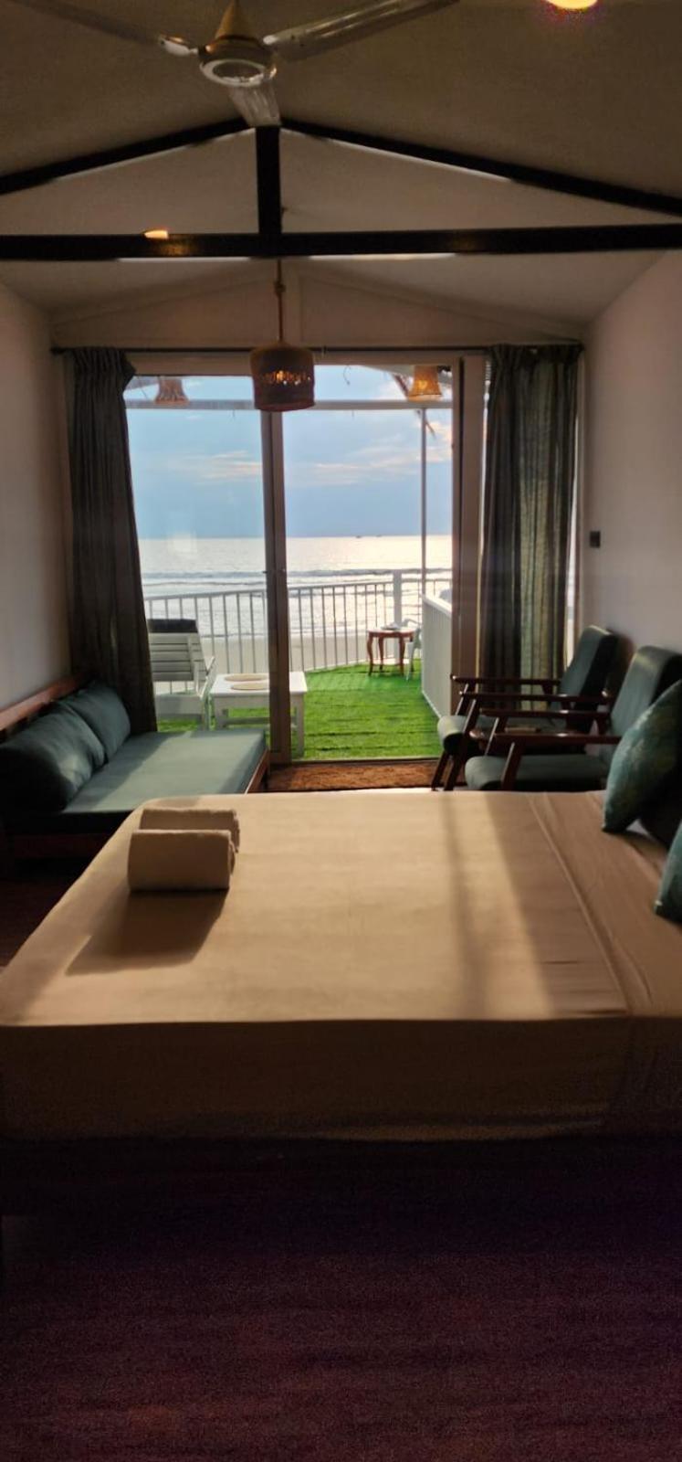 Aqua Beach Stays Ashwem 만드렘 외부 사진