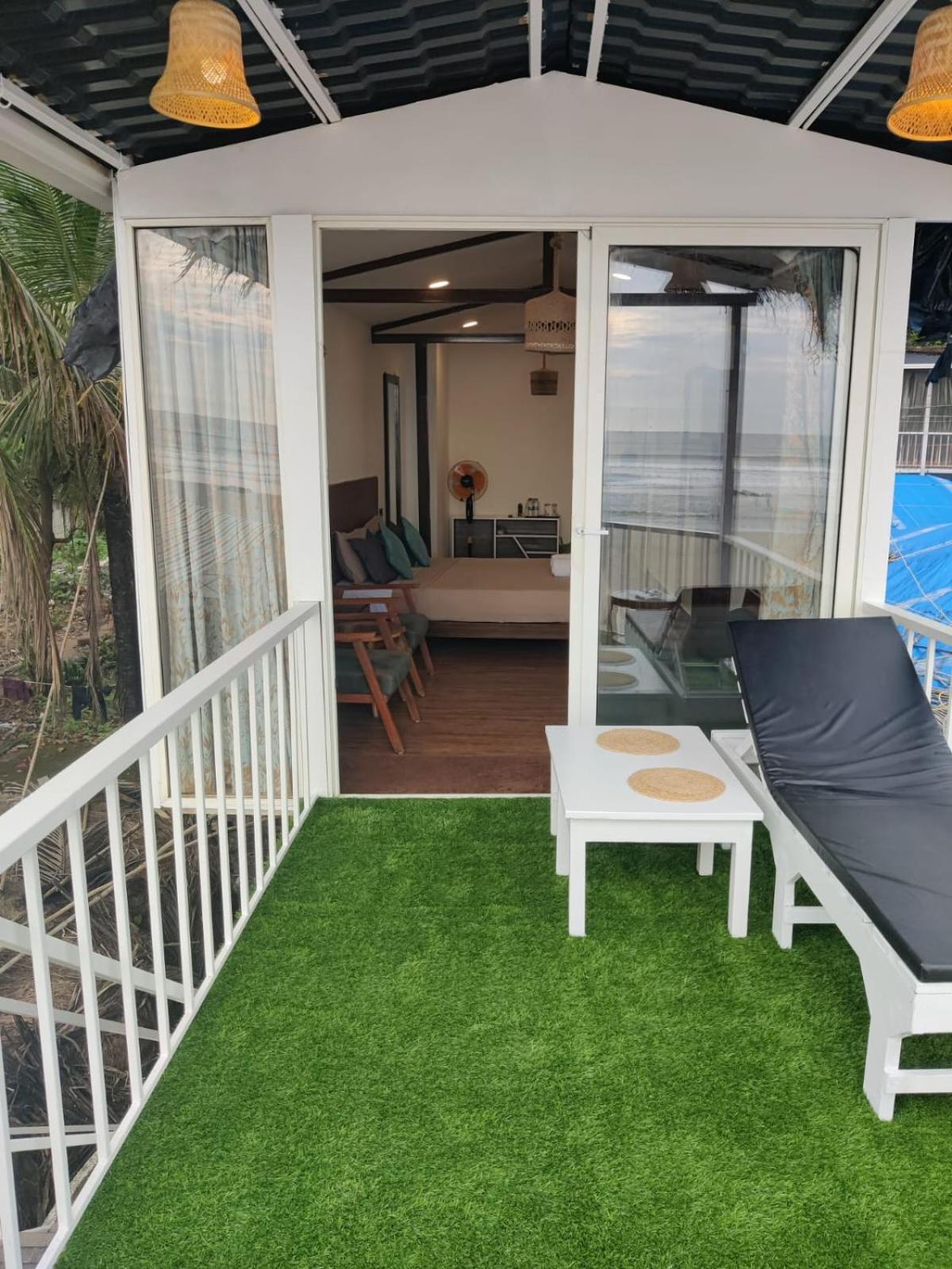 Aqua Beach Stays Ashwem 만드렘 외부 사진