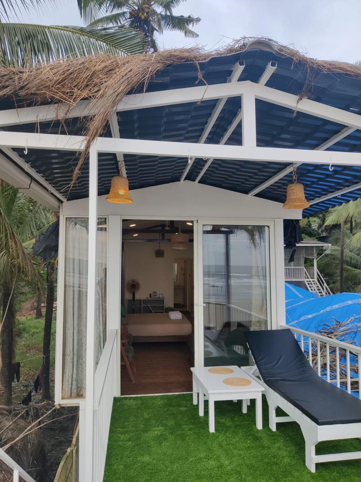Aqua Beach Stays Ashwem 만드렘 외부 사진