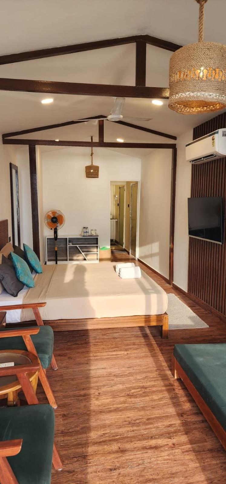 Aqua Beach Stays Ashwem 만드렘 외부 사진
